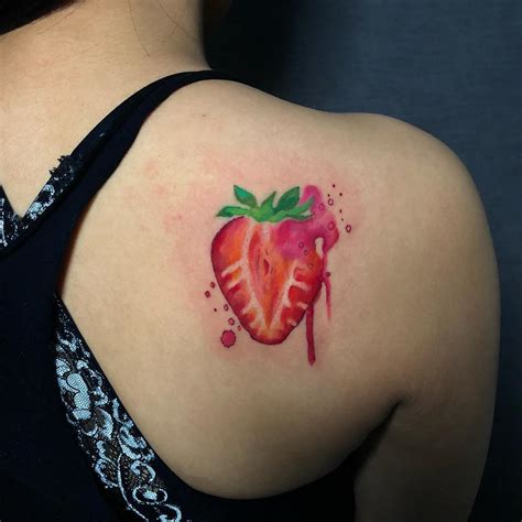 tatuajes de fresas|Más de 150 mejores tatuajes de fresas con significado para。